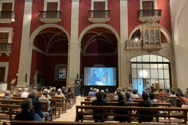 “Amb llum d’orgue” a YouTube